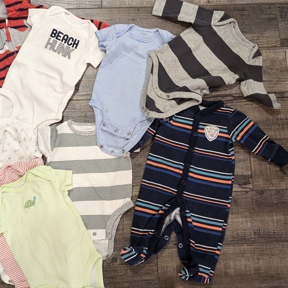 Lot of 17 pieces of boys 0-3mo clothing - Picture 4 of 4